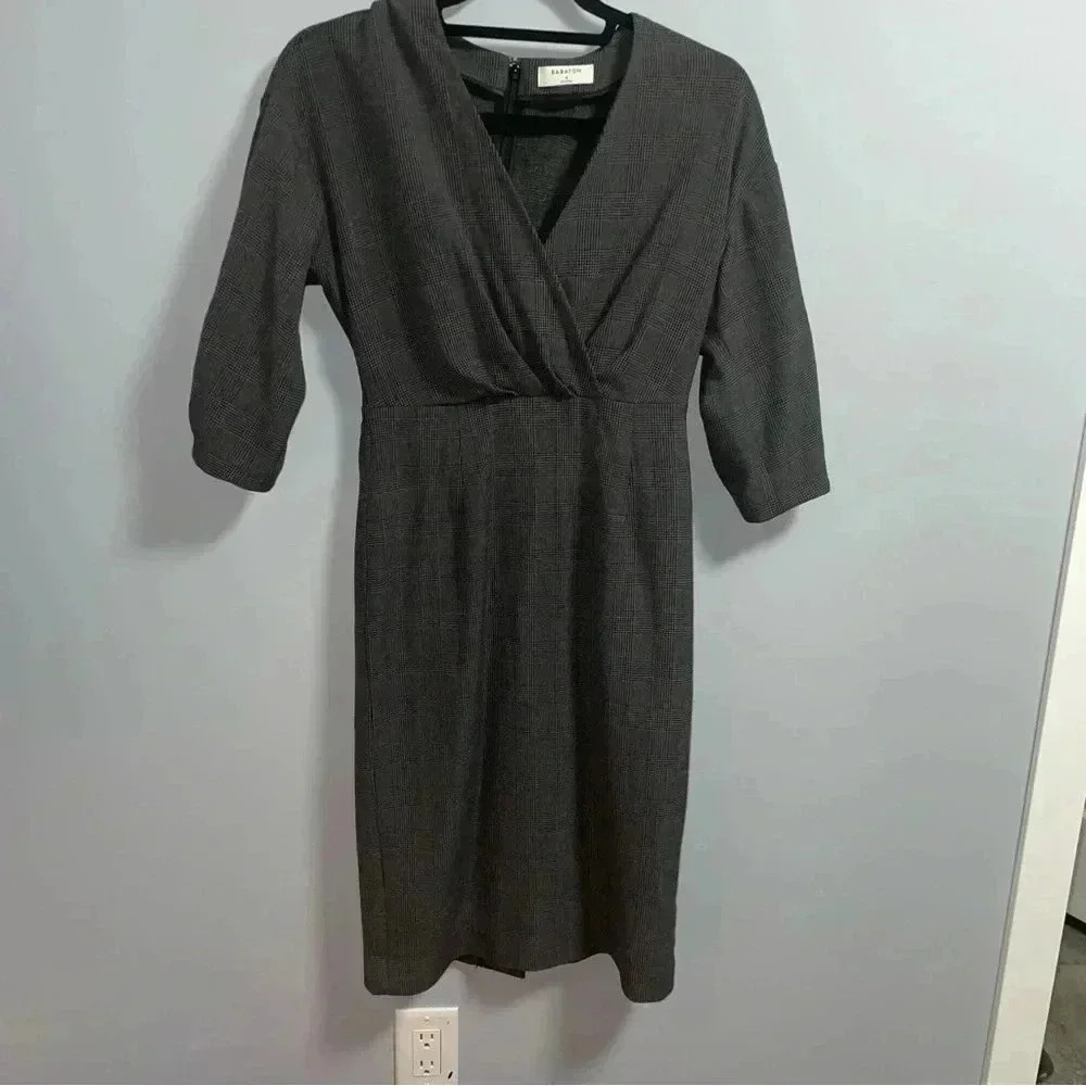 Aritzia - Babaton Dress